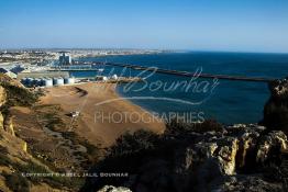 Image du Maroc Professionnelle de  Vue de la plage et du Port de Safi, une des plus anciennes villes du Maroc, marquée par la présence des portugais. Elle est la capitale de la région Doukkala-Abda et se situe sur le littoral atlantique, le 28 Juin 2003. (Photo / Abdeljalil Bounhar) 